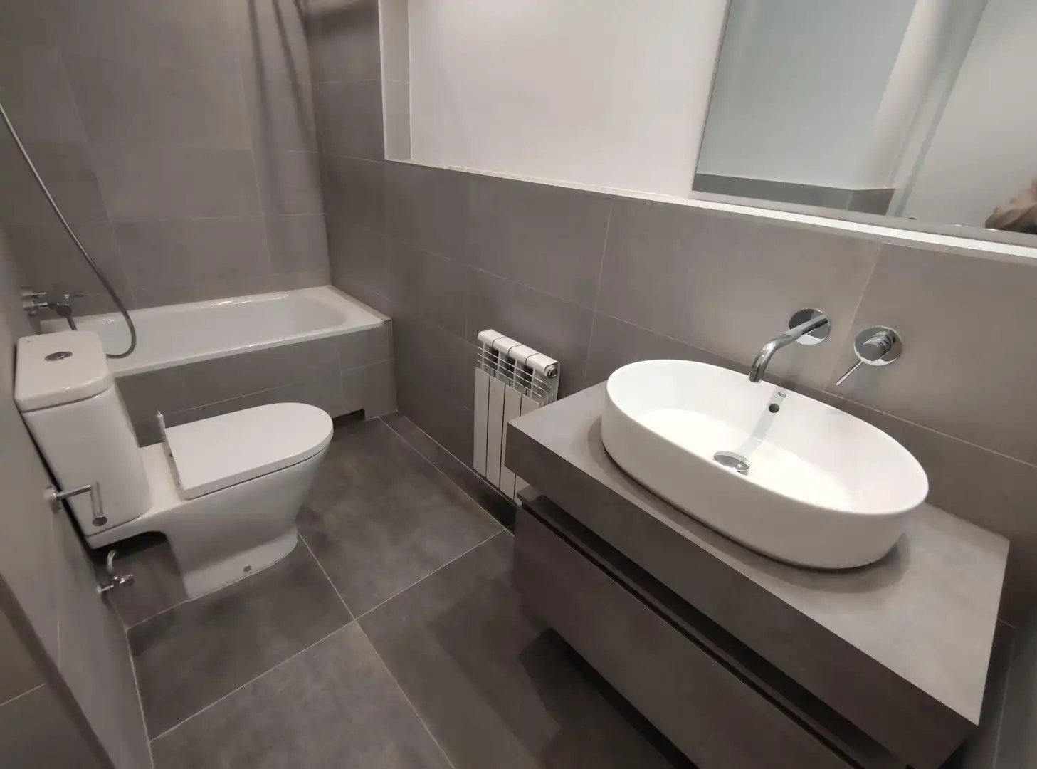 Baño de Piso de alquiler en Girona con Aire acondicionado, Calefacción y Parquet