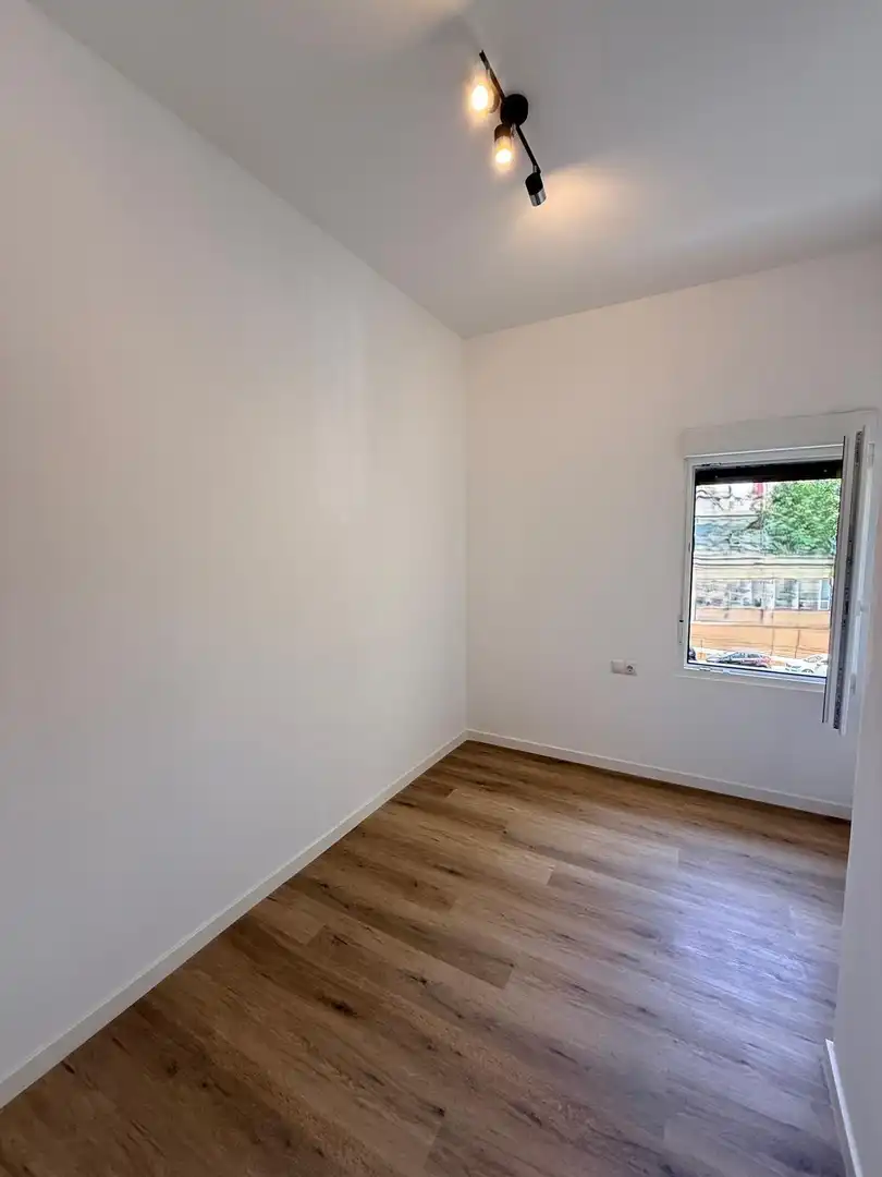 Schlafzimmer von Dachboden zur Miete in Carcaixent mit Balkon