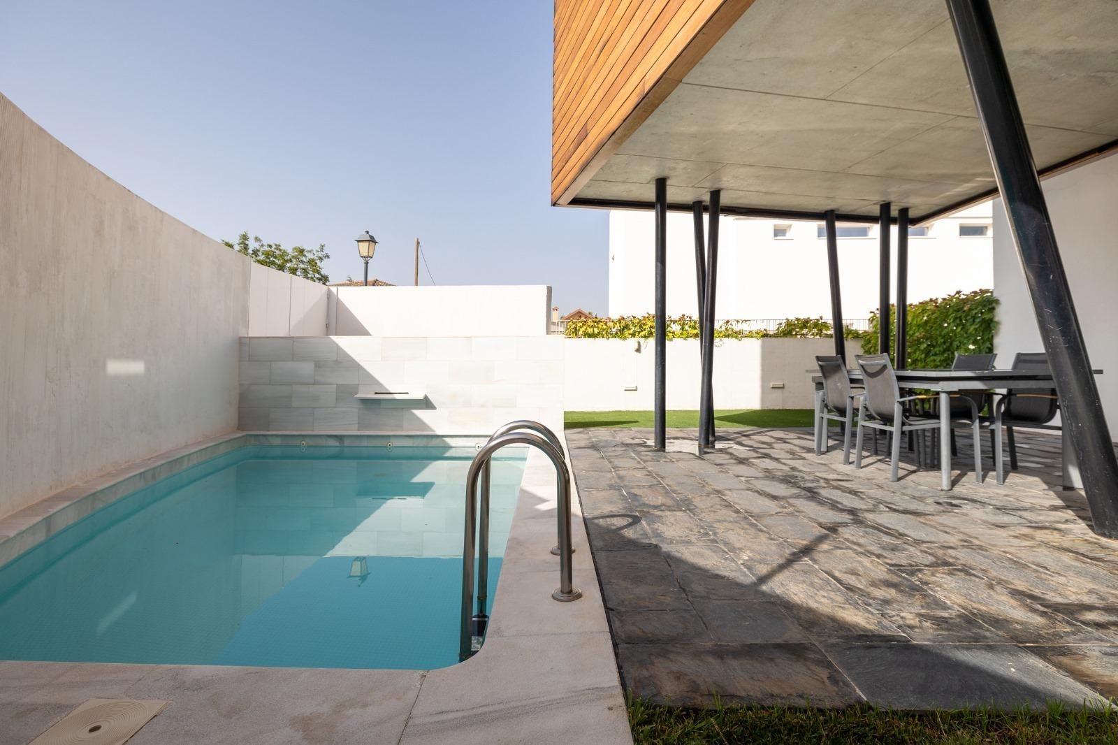 Swimming pool of Single-family semi-detached for sale in Huétor Vega  with Air Conditioner, Heating and Private garden