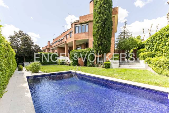 Casa-chalet en Alquiler en Somosaguas