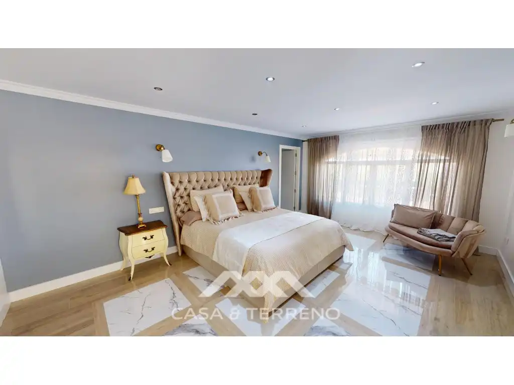 Dormitori de Casa o xalet en venda en Vélez-Málaga amb Piscina, Moblat i TV