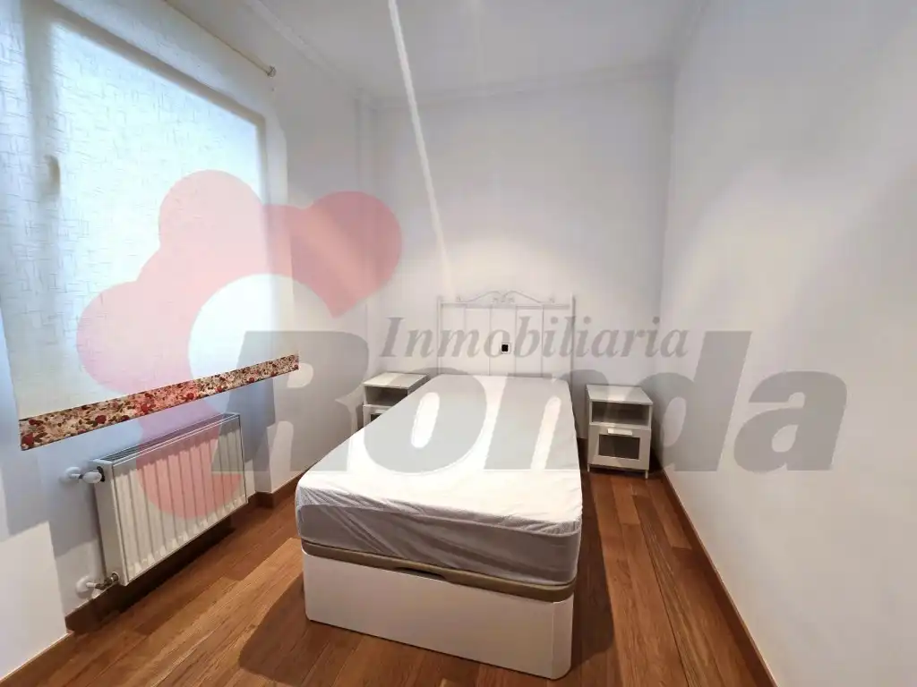 Apartament de lloguer a Rua Doutor Castro, Centro - Recinto Amurallado