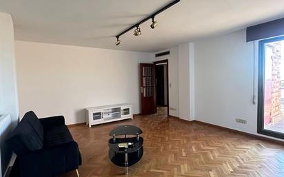 Living room of Flat to share in  Zaragoza Capital  with Air Conditioner, Heating and Private garden