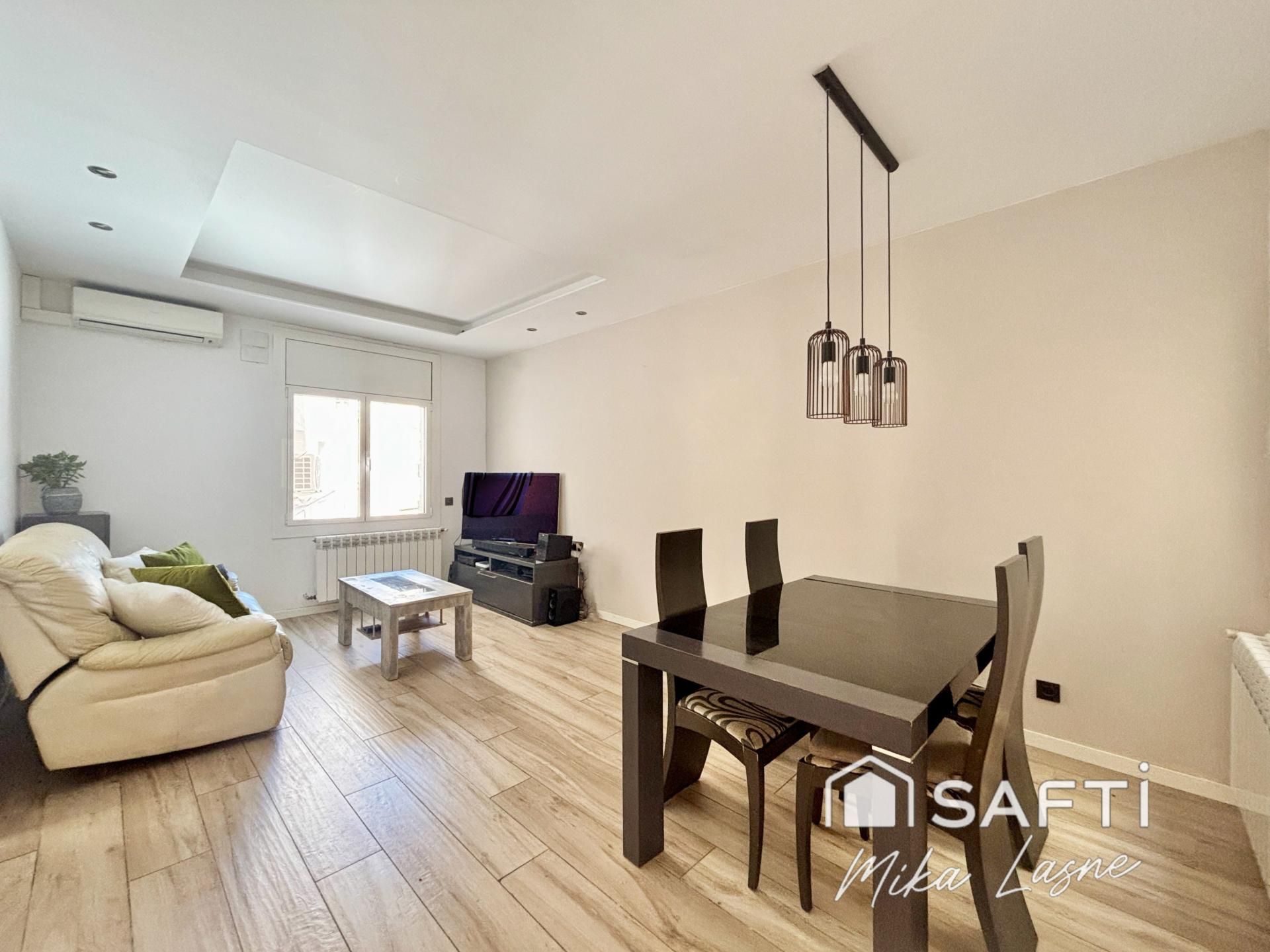 Sala d'estar de Pis en venda en  Barcelona Capital amb Calefacció