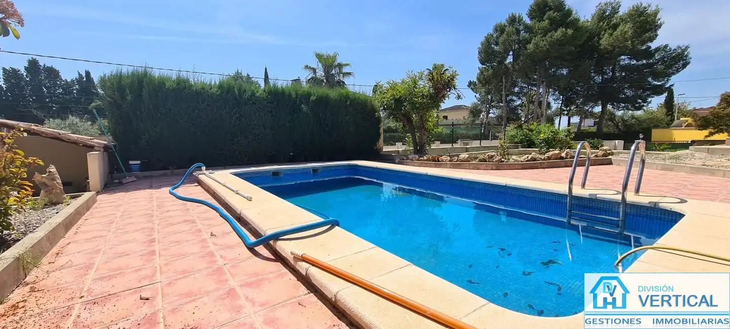 Swimming pool of Houses for rent in Riba-roja de Túria  with Air Conditioner, Private garden and Swimming Pool
