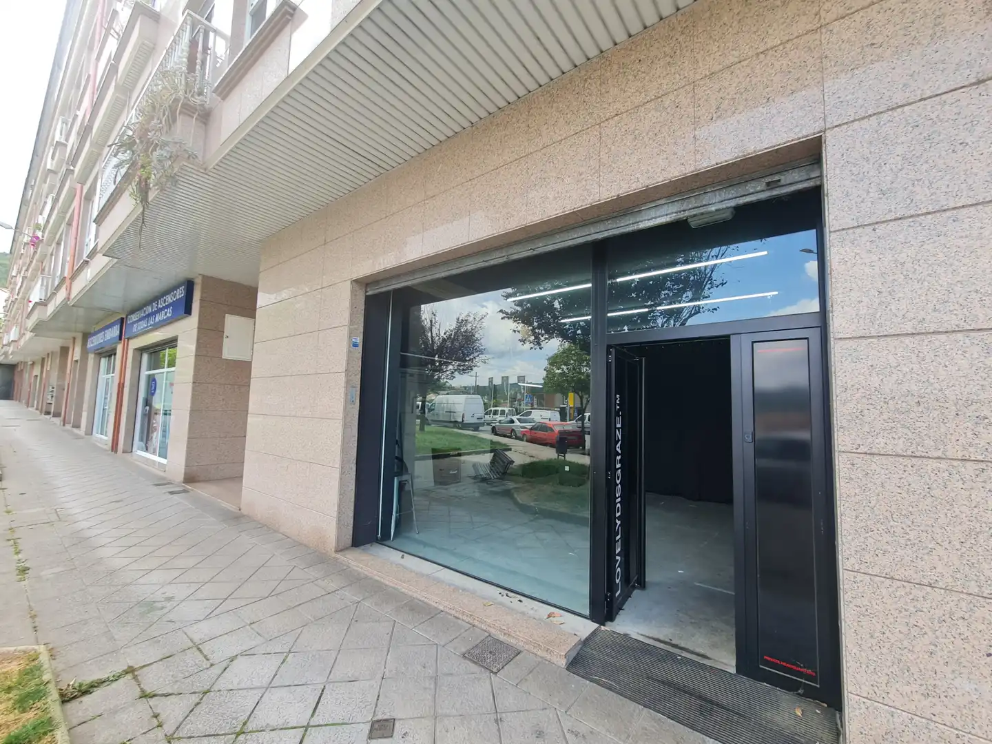 Local comercial en alquiler en Avenida Otero Pedrayo 42, imagen 2