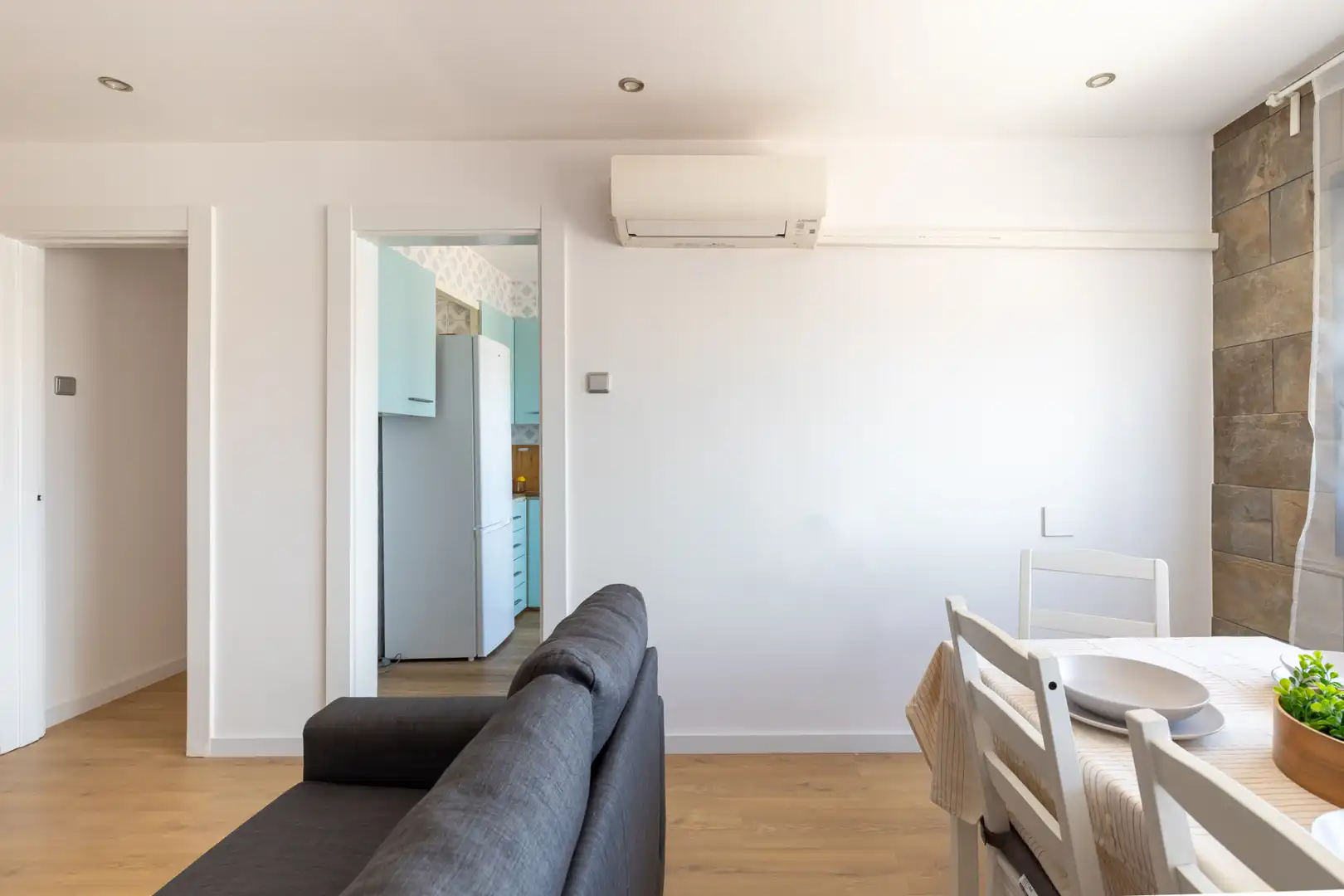 Living room of Flat for rent in Terrassa  with Air Conditioner, Heating and Parquet flooring
