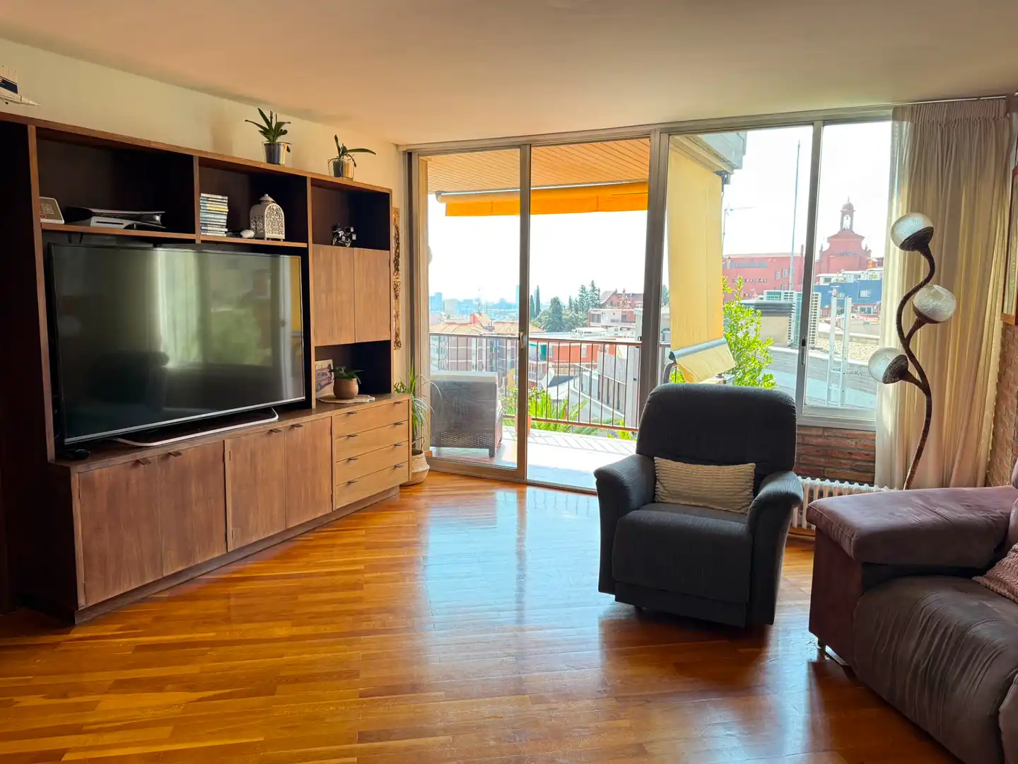 Sala d'estar de Pis en venda en Barcelona amb Calefacció, Parquet i Terrassa