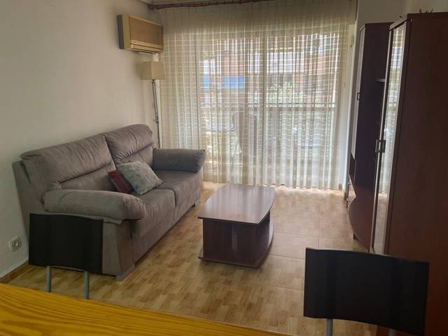 Apartamento en Alquiler en Calle Devesa en Altozano - Conde Lumiares
