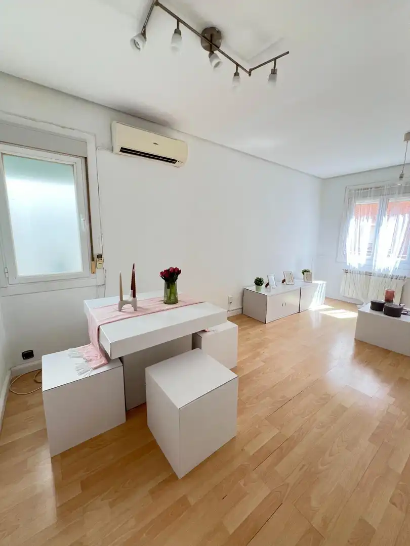 Menjador de Apartament de lloguer en Madrid amb Aire condicionat i Calefacció