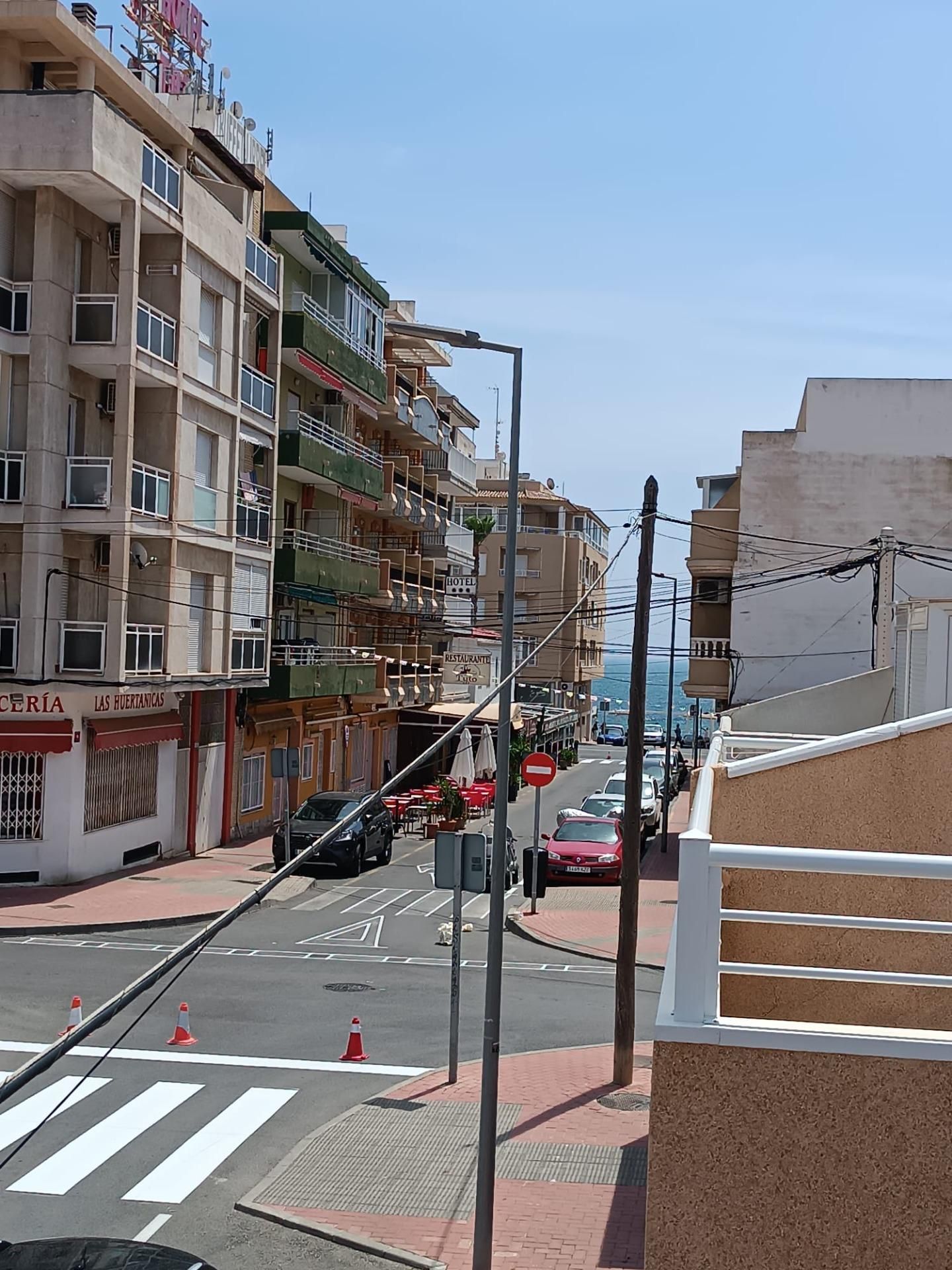 Vista exterior de Casa adosada en venta en Torrevieja con Terraza