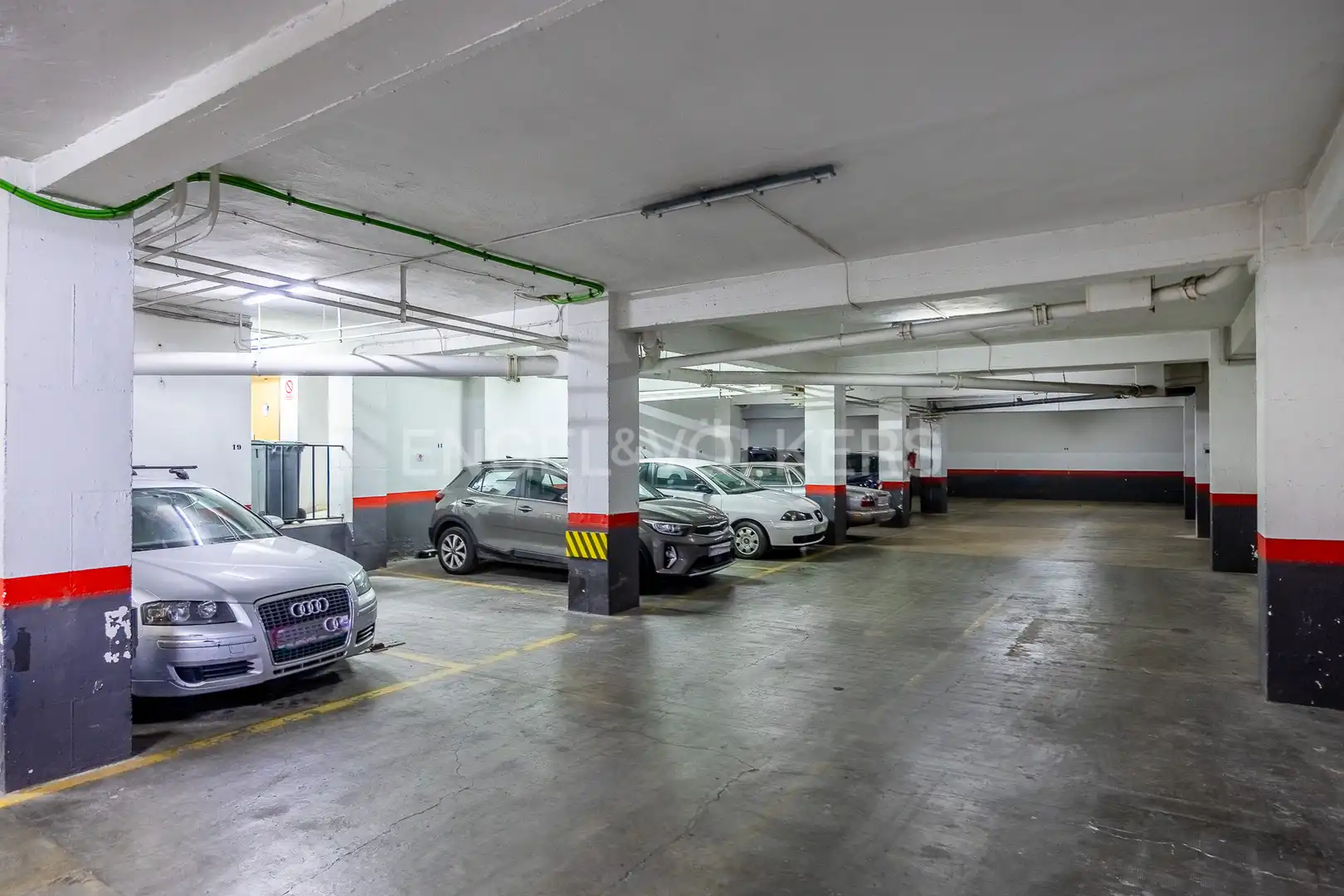Parking of Flat for sale in Sevilla  with Air Conditioner, Heating and Terrace