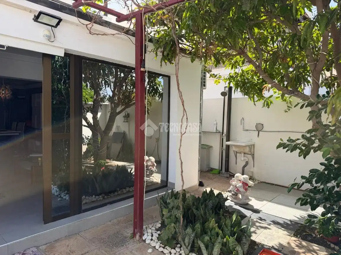 Vista exterior de Casa adosada en venta en Teguise