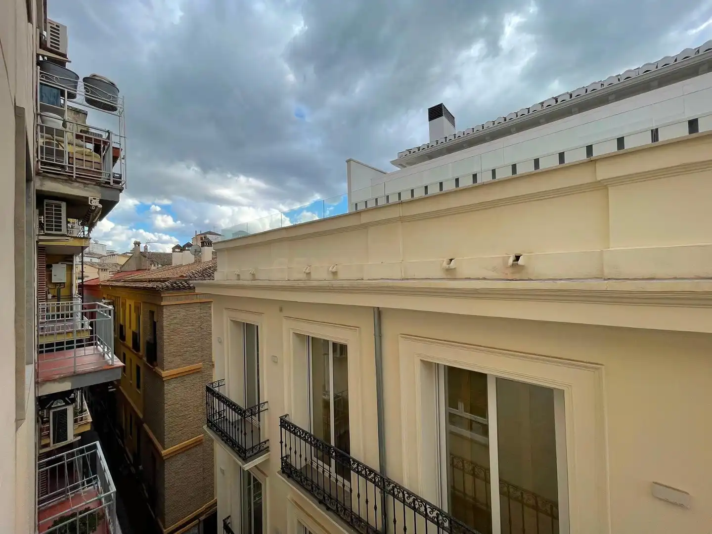 Exterior view of Apartments for rent in Granada  with Air Conditioner, Washing machine and Balcony
