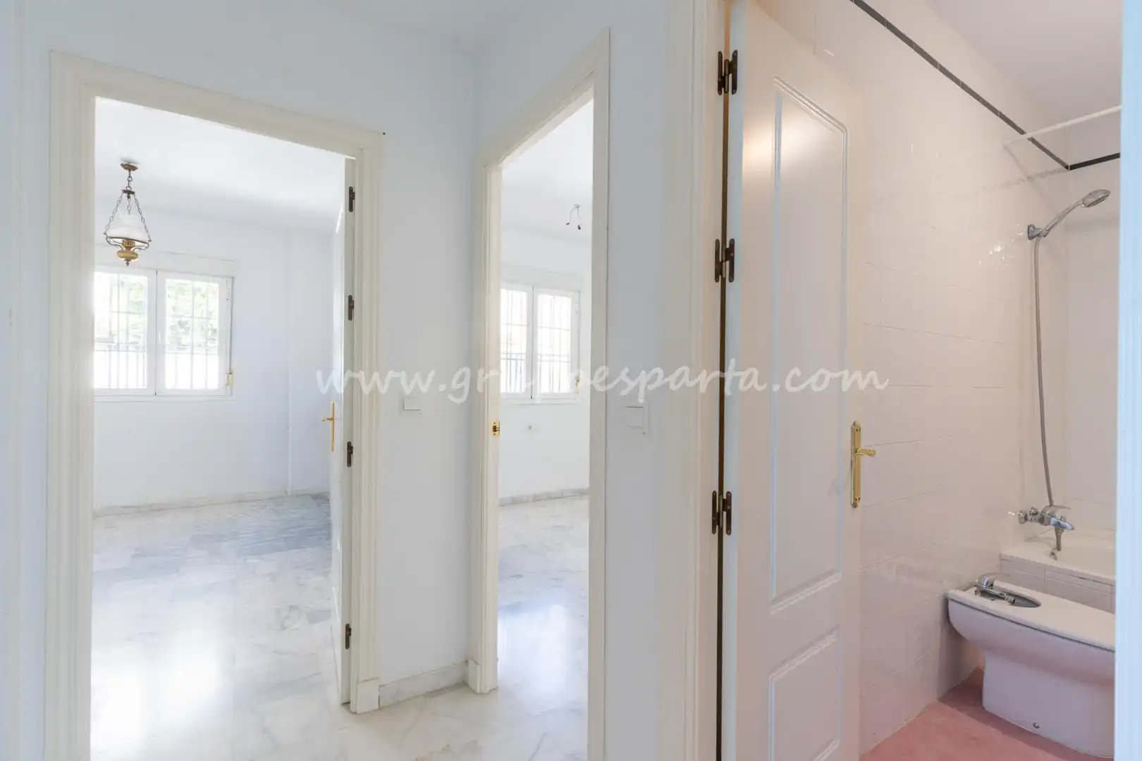 Detached homes for sale in Espartinas  with Air Conditioner, Heating and Oven