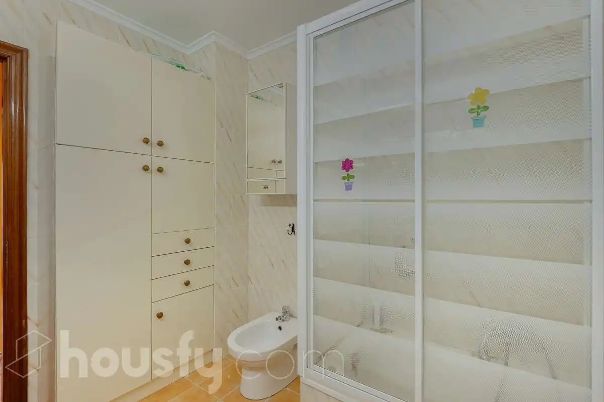 Flat for sale in Calle Mieres, Sama