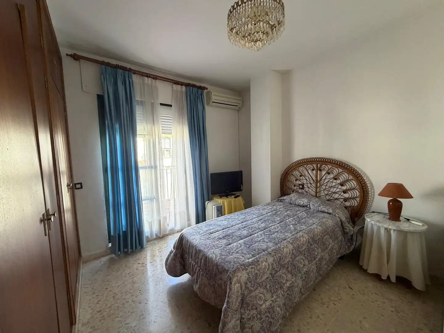 Schlafzimmer von Einfamilien-Reihenhaus zum Verkauf in Mairena del Aljarafe