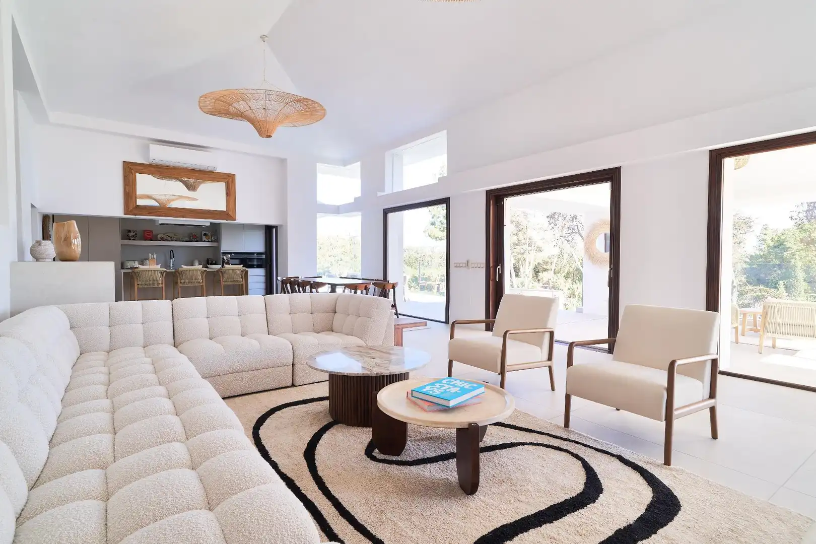 Sala de estar de Casa o chalet en venta en Marbella con Aire acondicionado, Calefacción y Jardín privado
