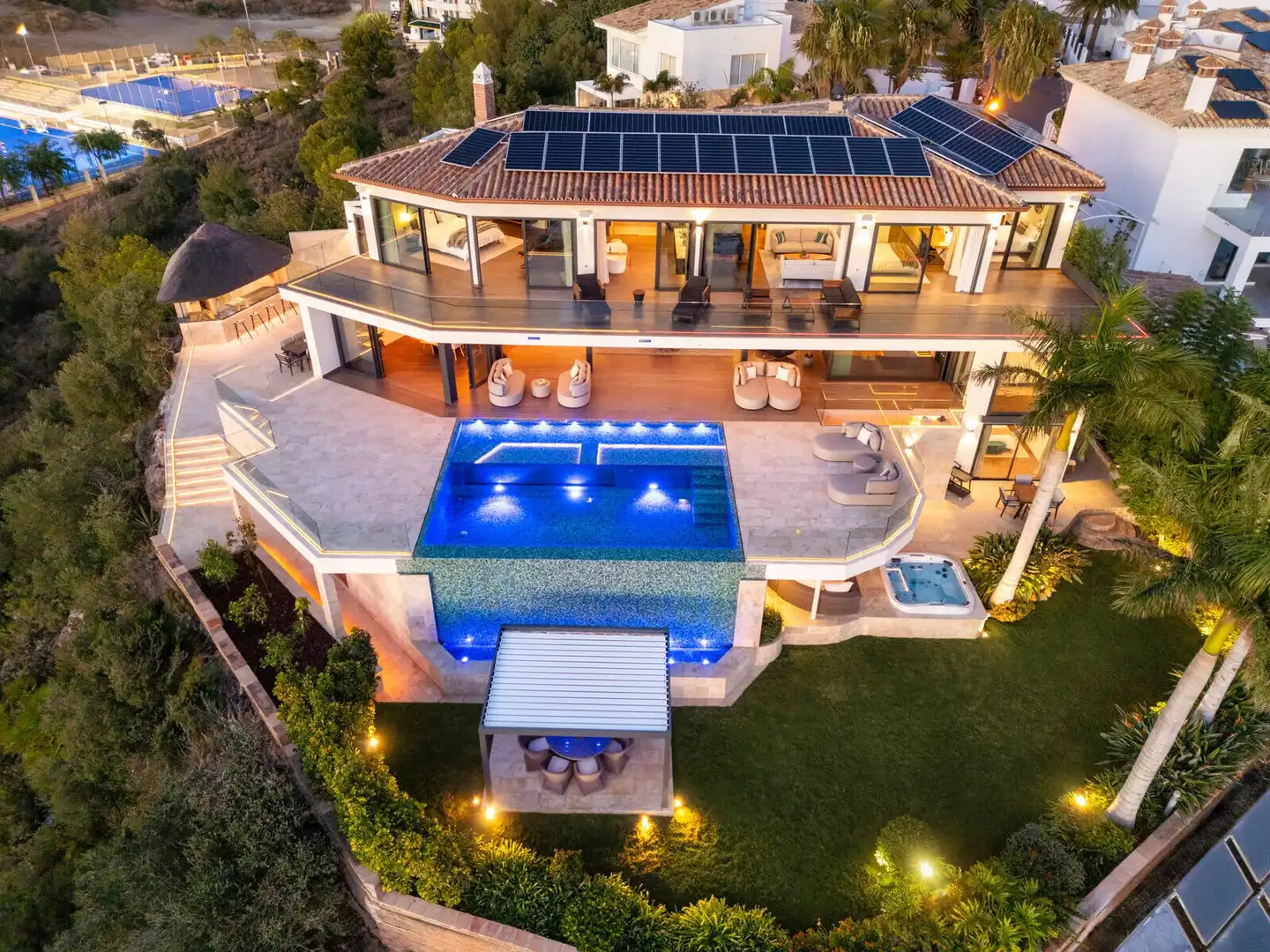 Casa amb piscina en venda a Benalmádena pueblo, imagen 3