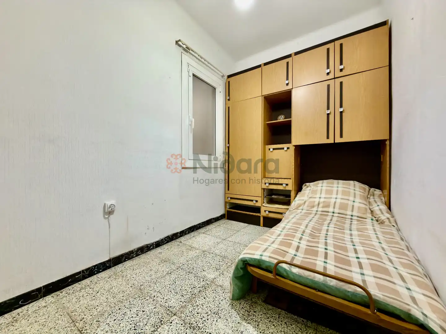 Schlafzimmer von Wohnung zum Verkauf in Barcelona mit Möbliert, Ofen und Balkon