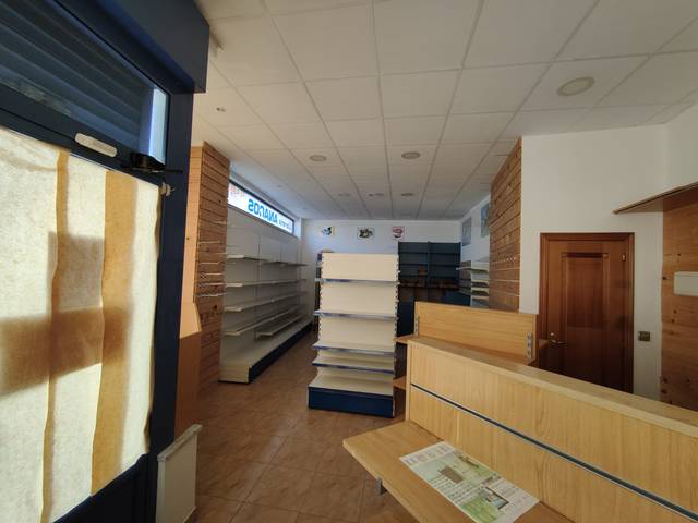 Local comercial en Alquiler en Calle, 126 en A Piriganlla - Albeiros - Garabolos