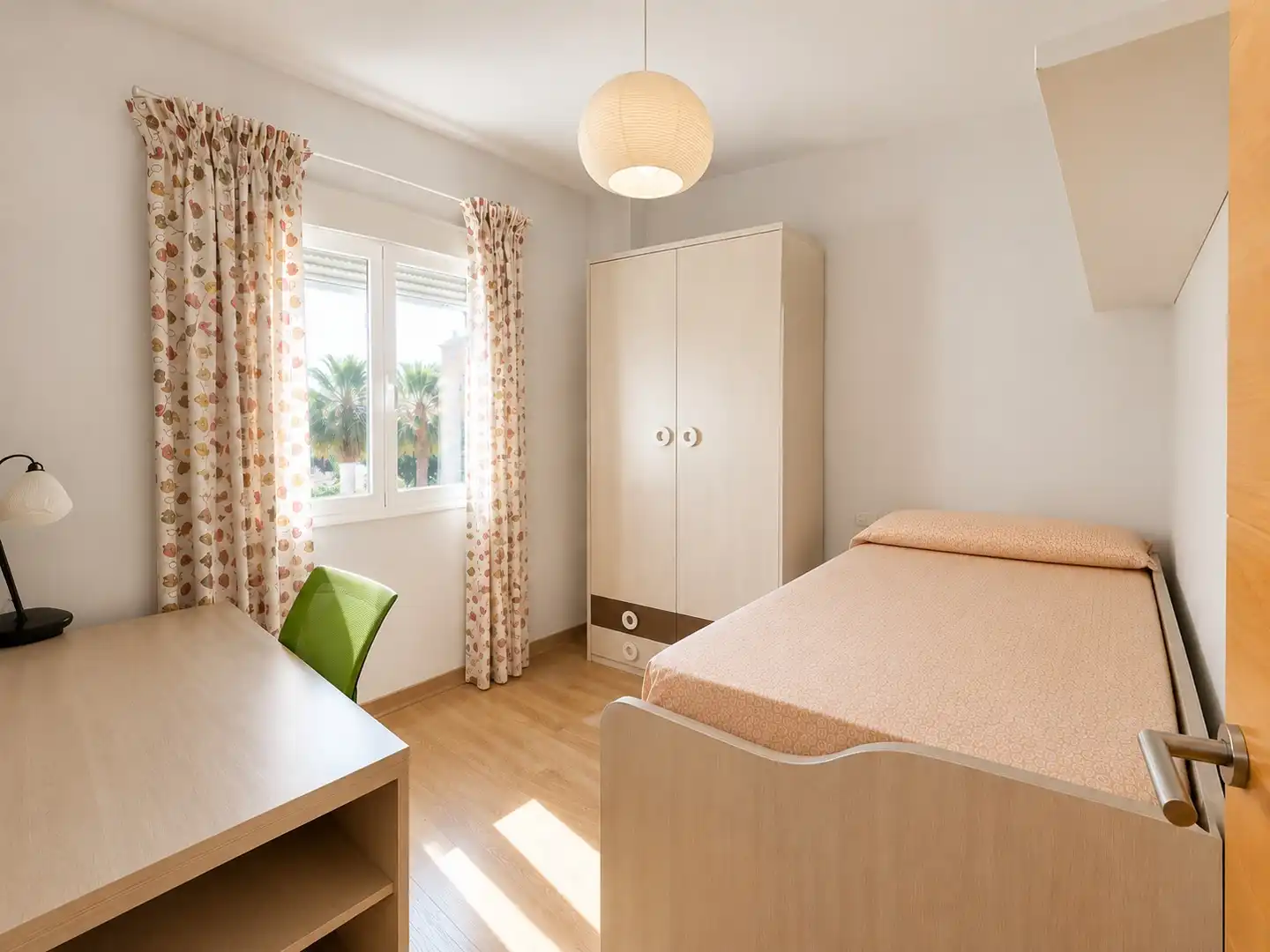 Bedroom of Flat for sale in Vélez-Málaga  with Parquet flooring, Terrace and Storage room