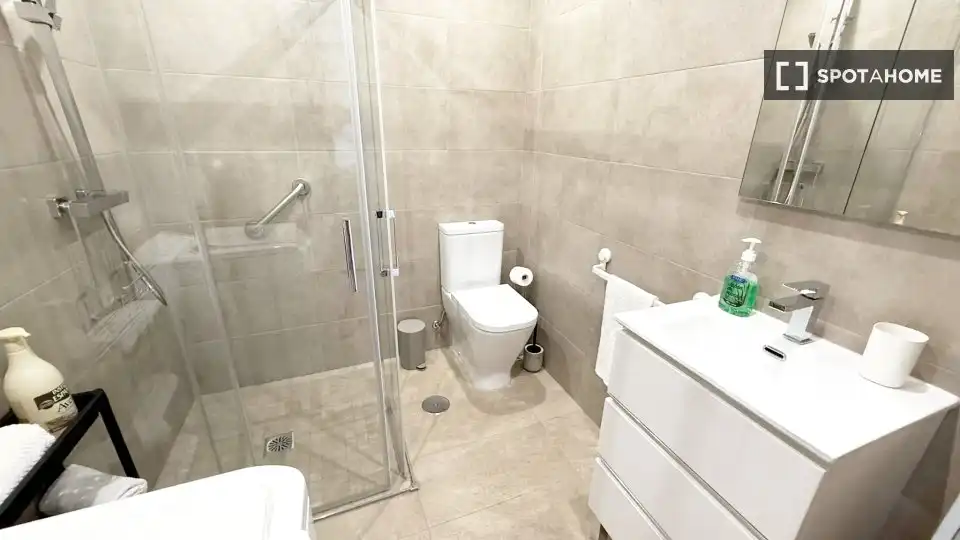Bany de Apartament per a compartir en Torremolinos amb Aire condicionat, Calefacció i Terrassa