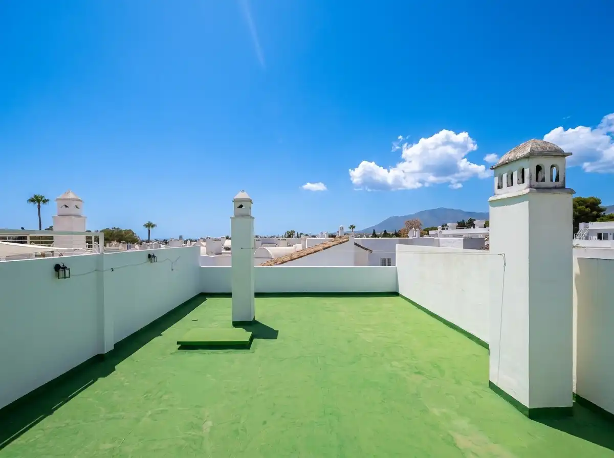 Außenansicht von Dachboden zum Verkauf in Estepona mit Klimaanlage, Heizung und Terrasse