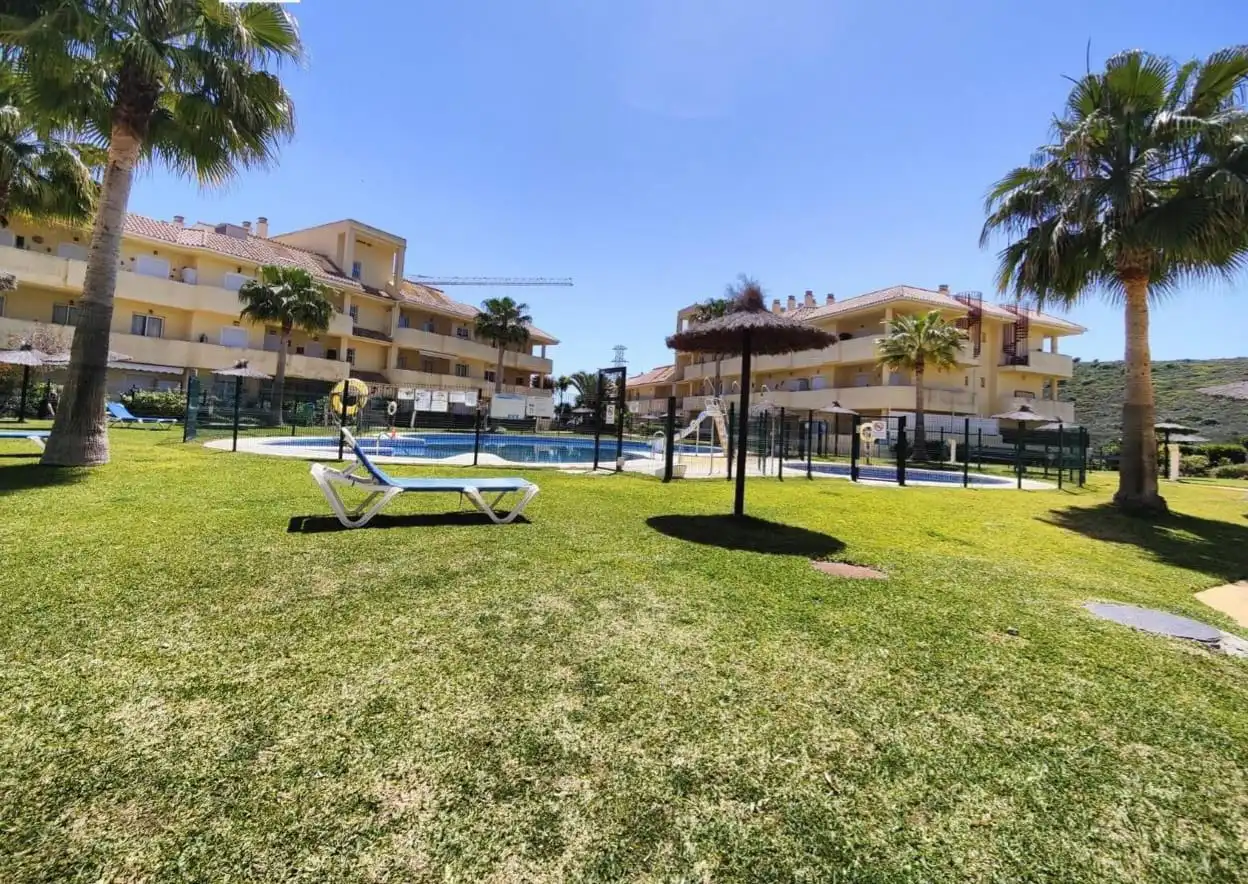 Vista exterior de Apartament en venda en Manilva amb Aire condicionat, Terrassa i Traster