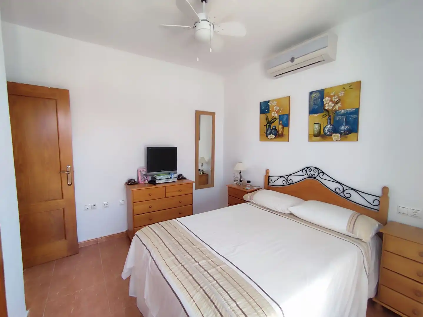 Schlafzimmer von Einfamilien-Reihenhaus zum Verkauf in Orihuela mit Klimaanlage, Terrasse und Möbliert