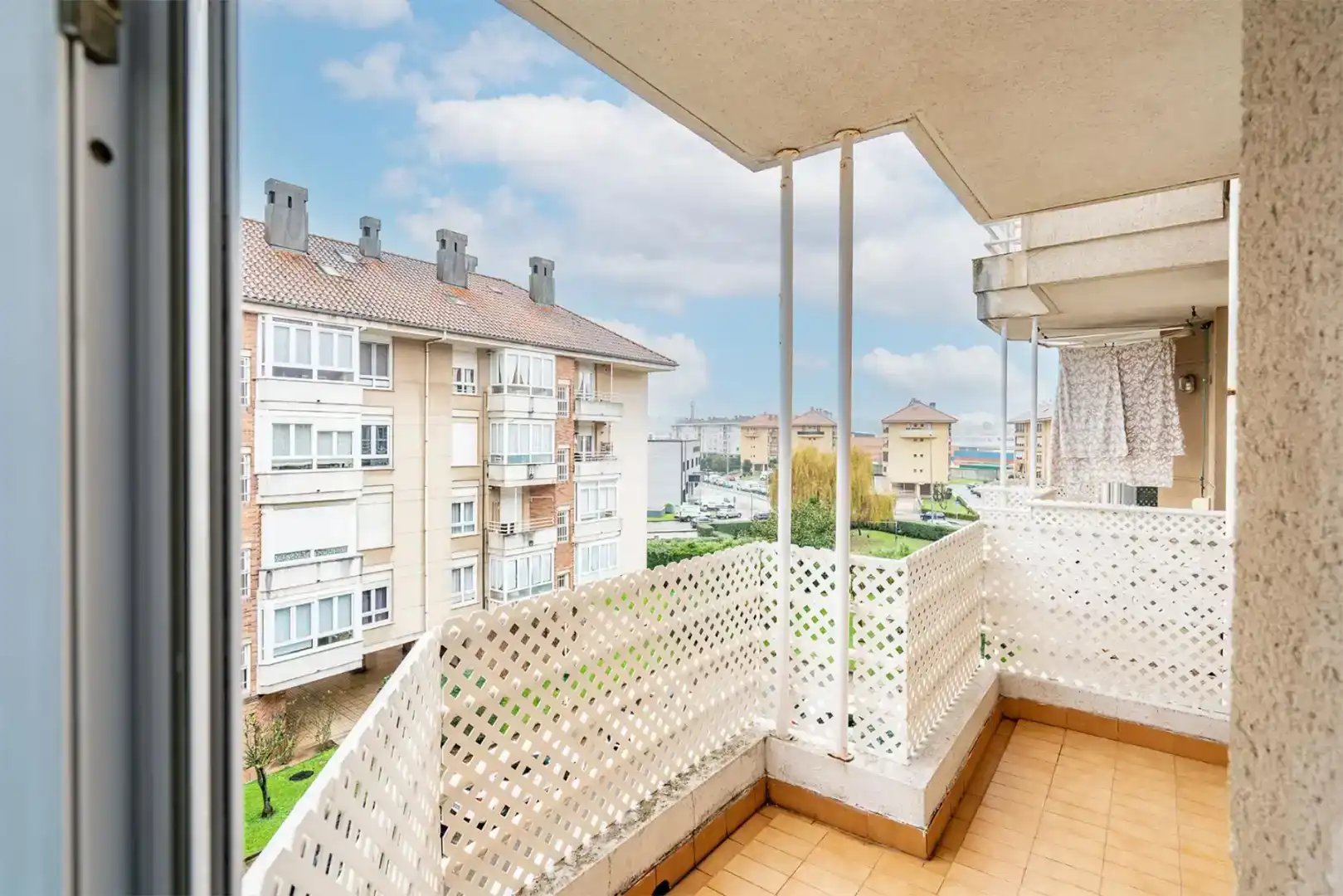 Terrasse von Wohnung zur Miete in Santander mit Balkon