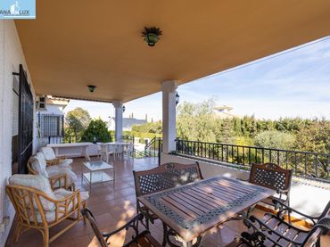 Xalet amb piscina en venda a Calle Alijares