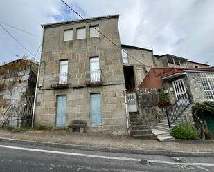 Vista exterior de Casa o xalet en venda en Leiro amb Balcó