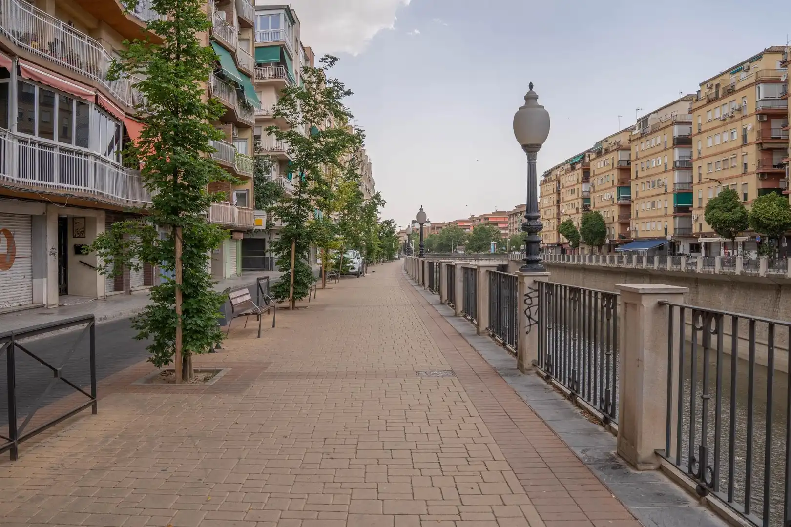 Außenansicht von Dachboden zum Verkauf in Granada mit Klimaanlage