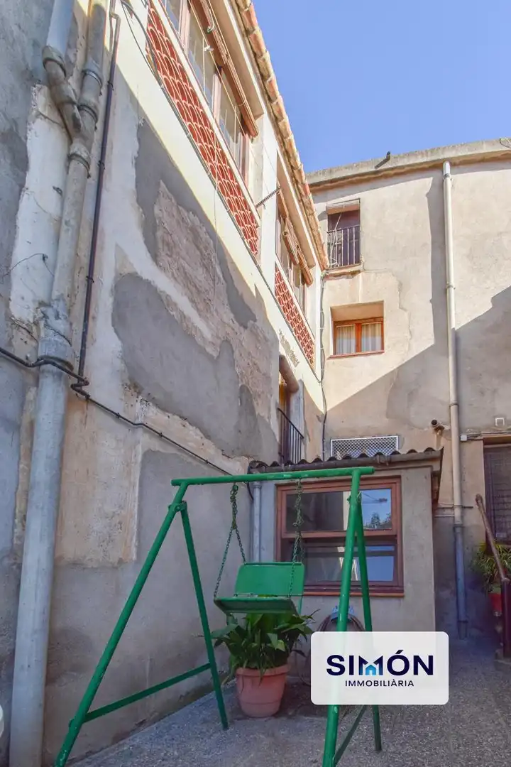 Vista exterior de Casa o xalet en venda en Olesa de Montserrat amb Jardí privat i Traster