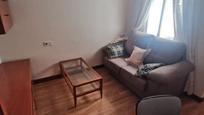 Sala d'estar de Estudi de lloguer en Ourense Capital  amb Calefacció, Parquet i Moblat