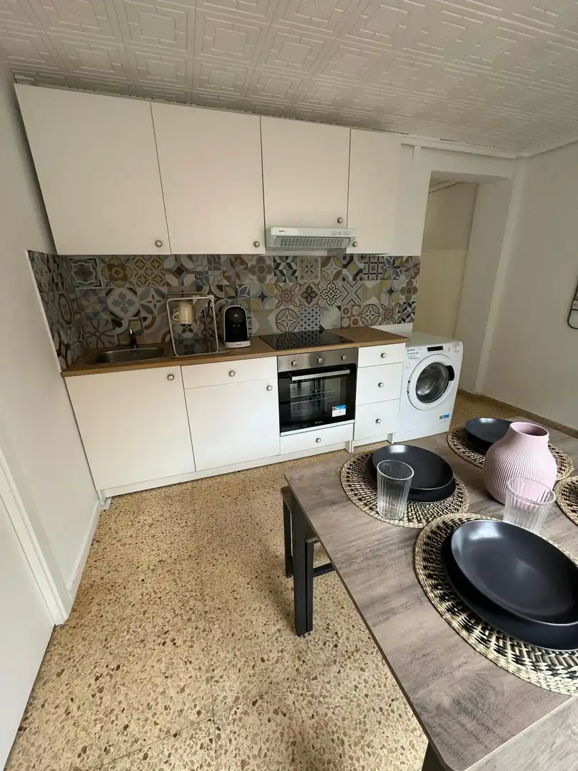 Küche von Wohnung zur untervermieten in Valencia mit Möbliert und Waschmaschine