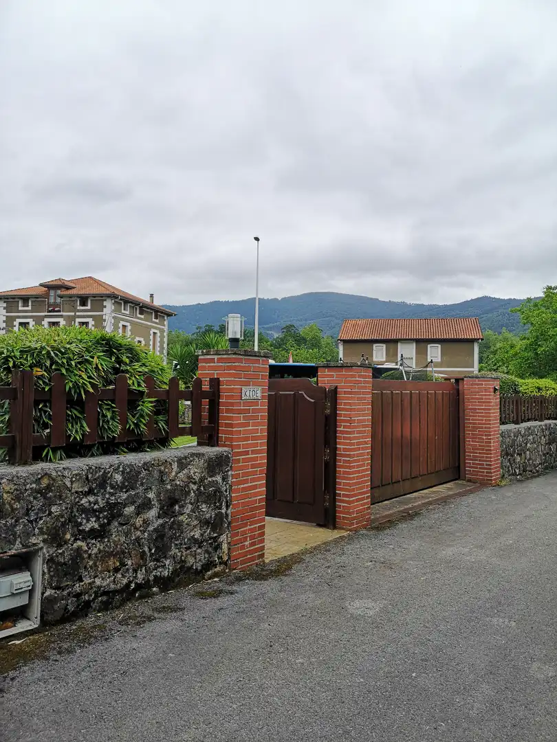 Vista exterior de Casa o xalet en venda en Guriezo amb Calefacció, Jardí privat i Terrassa