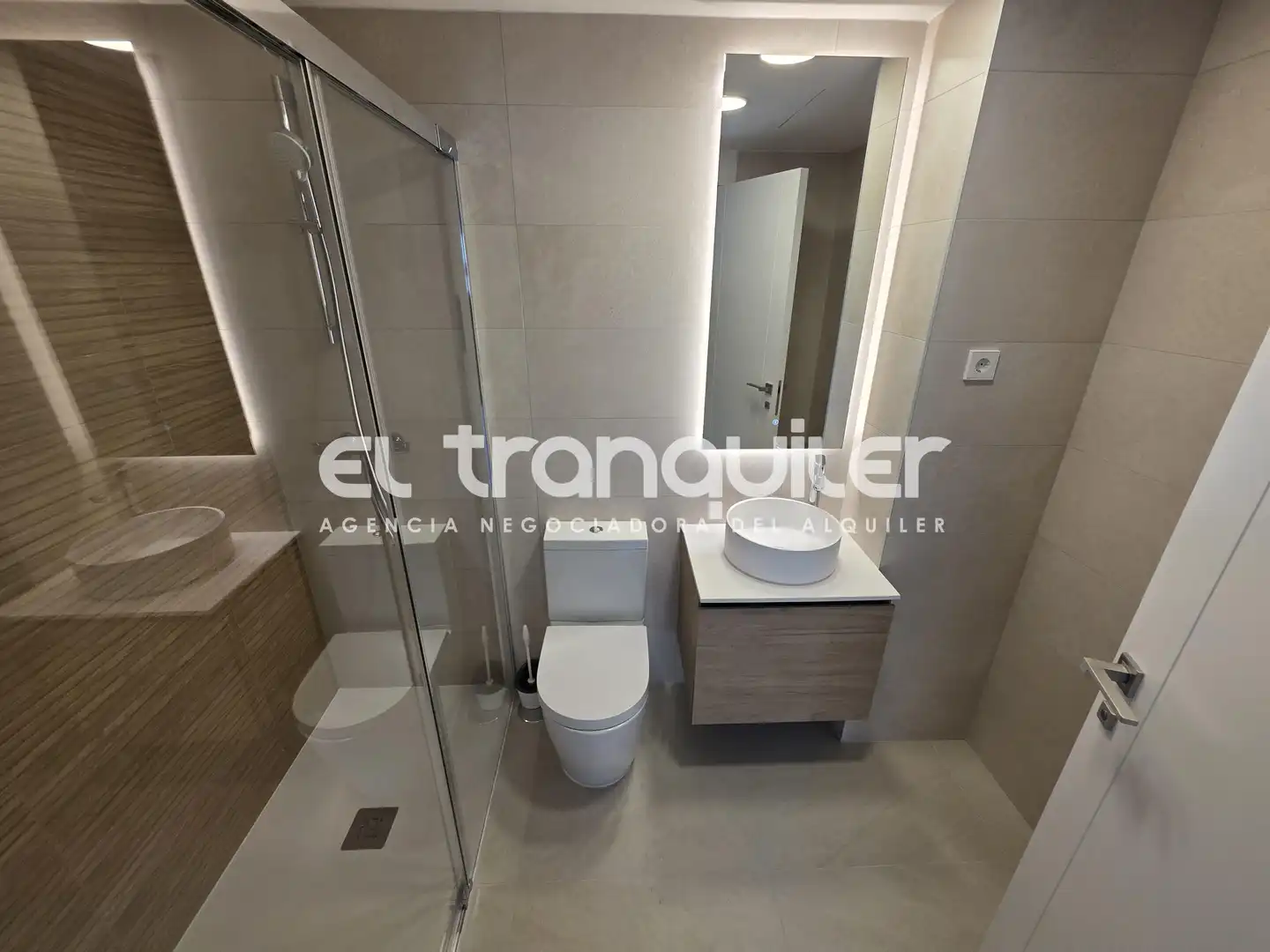 Bathroom of Flat for rent in Madrid  with Air Conditioner, Terrace and Storage room