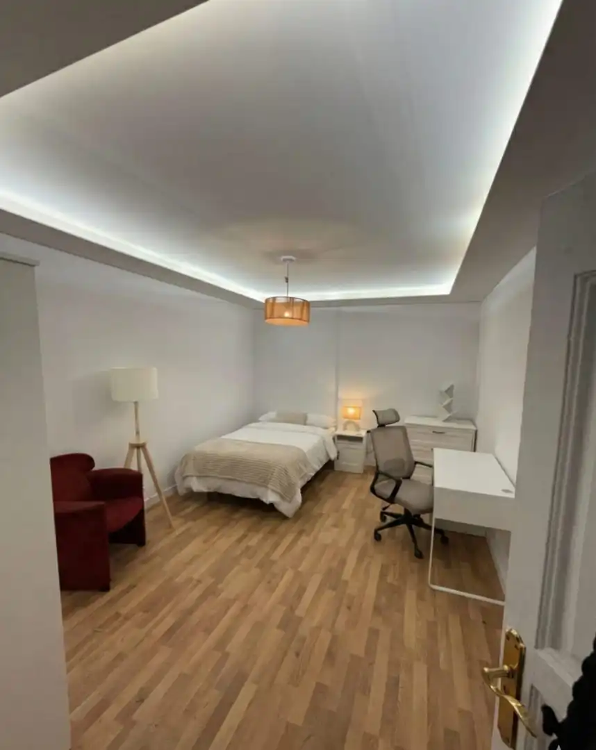 Schlafzimmer von Wohnung zur untervermieten in Burgos mit Heizung und Möbliert