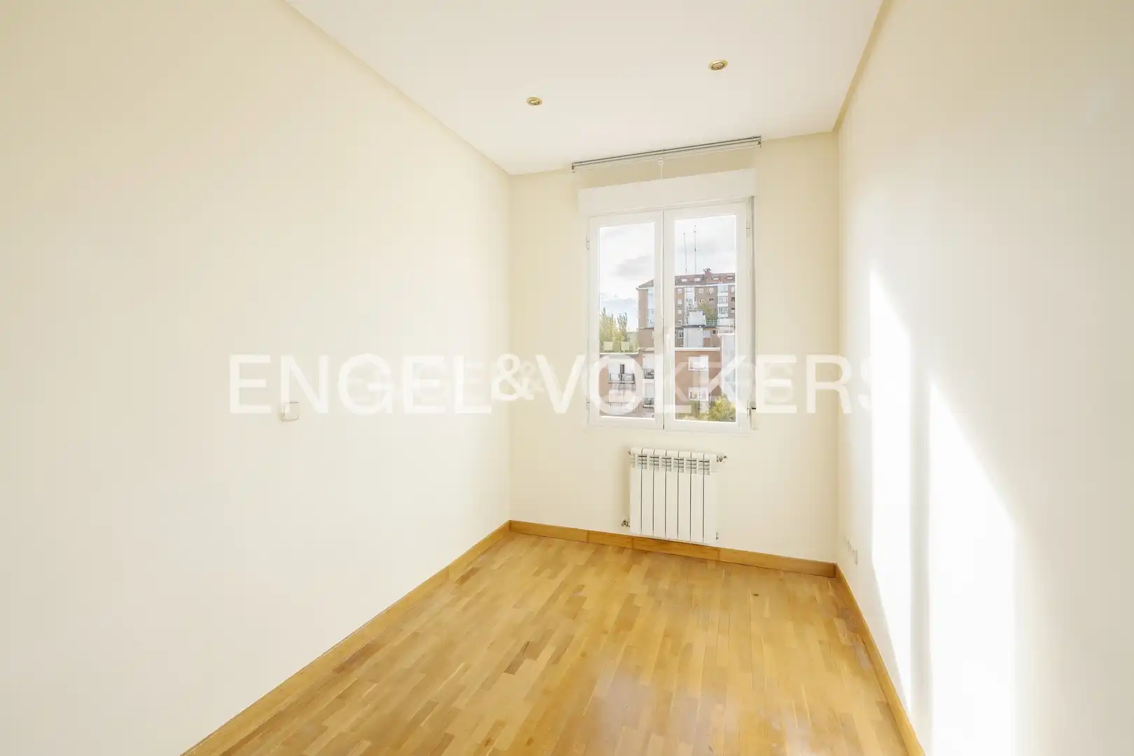 Bedroom of Flat for rent in Madrid  with Air Conditioner, Heating and Parquet flooring