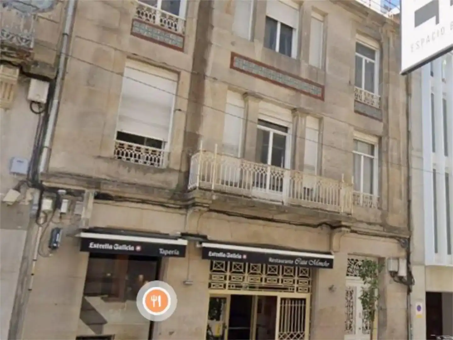 Vista exterior de Casa adosada en venta en Vigo  con Parquet y Balcón