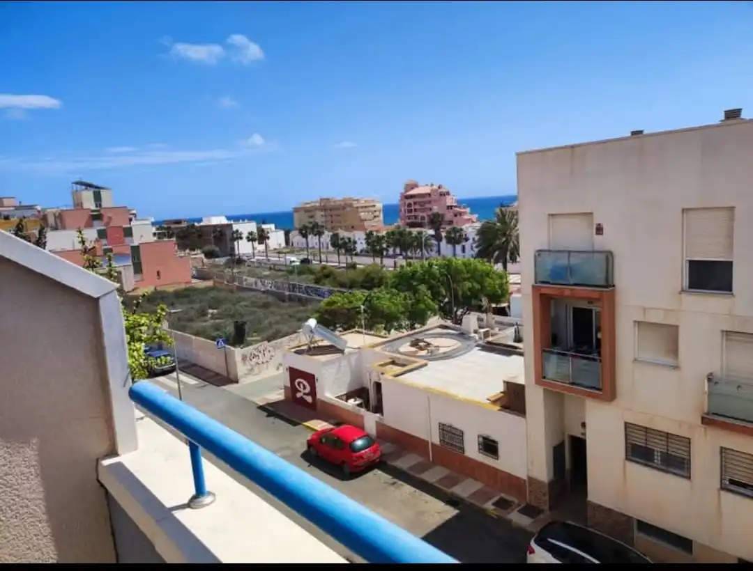 Vista exterior de Pis en venda en Roquetas de Mar ciudad
