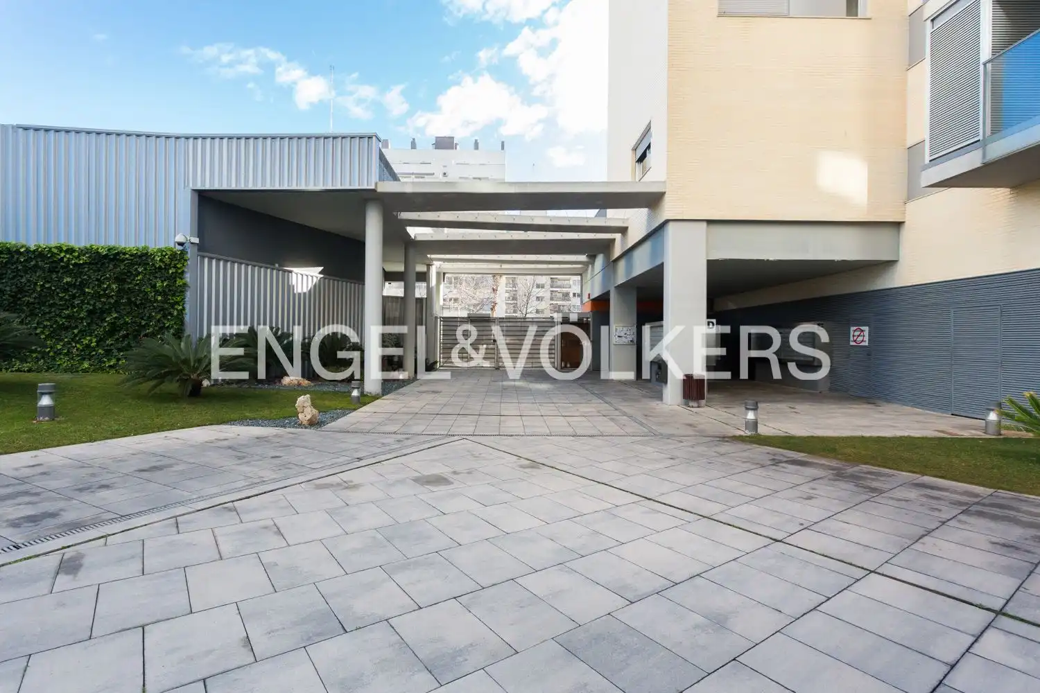Exterior view of Duplexes for sale in Valencia  with Air Conditioner, Heating and Private garden