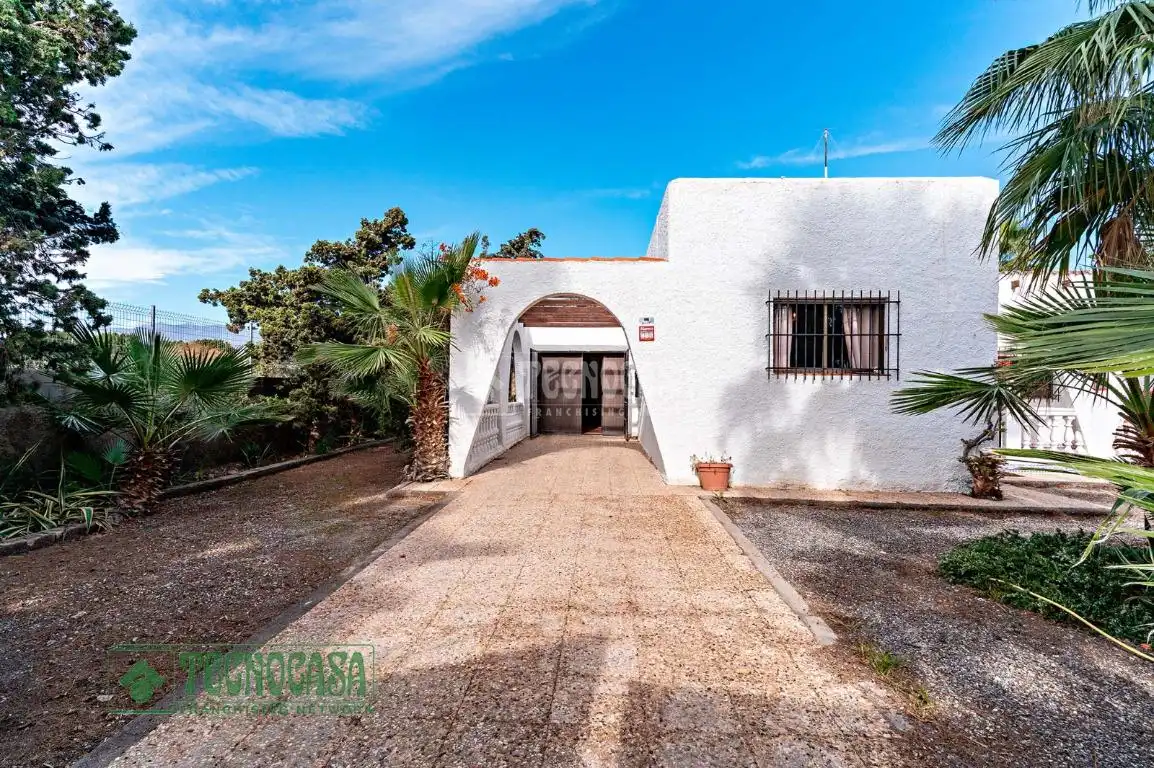 Exterior view of Houses for sale in Roquetas de Mar