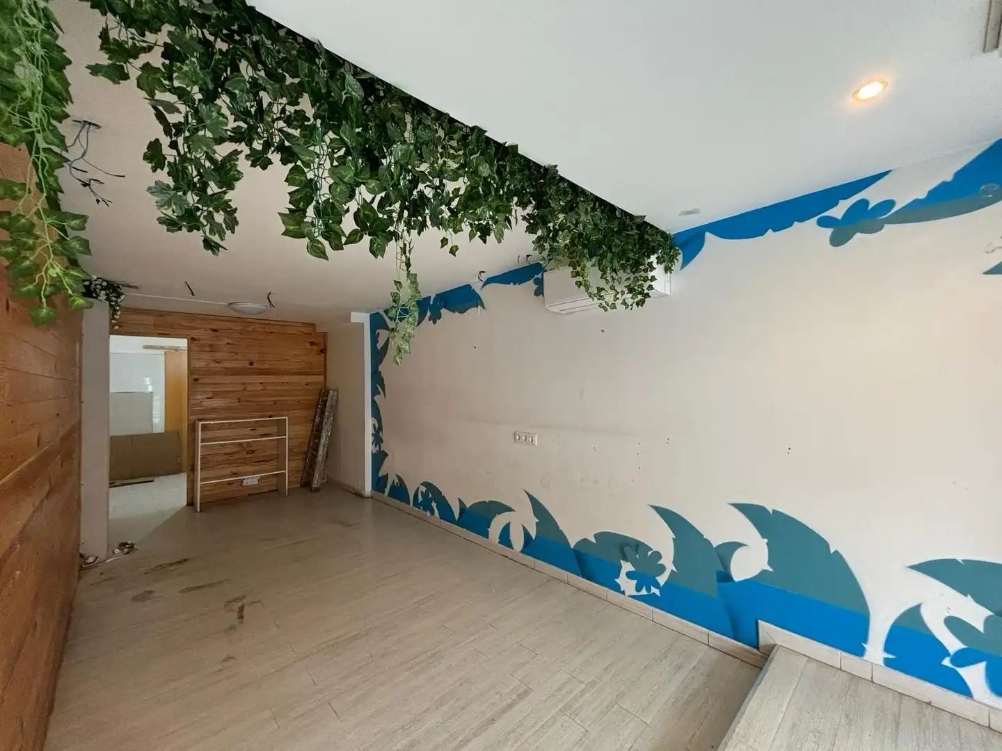 Commercial properties for rent in Avenida banys, dels, Lluminetes