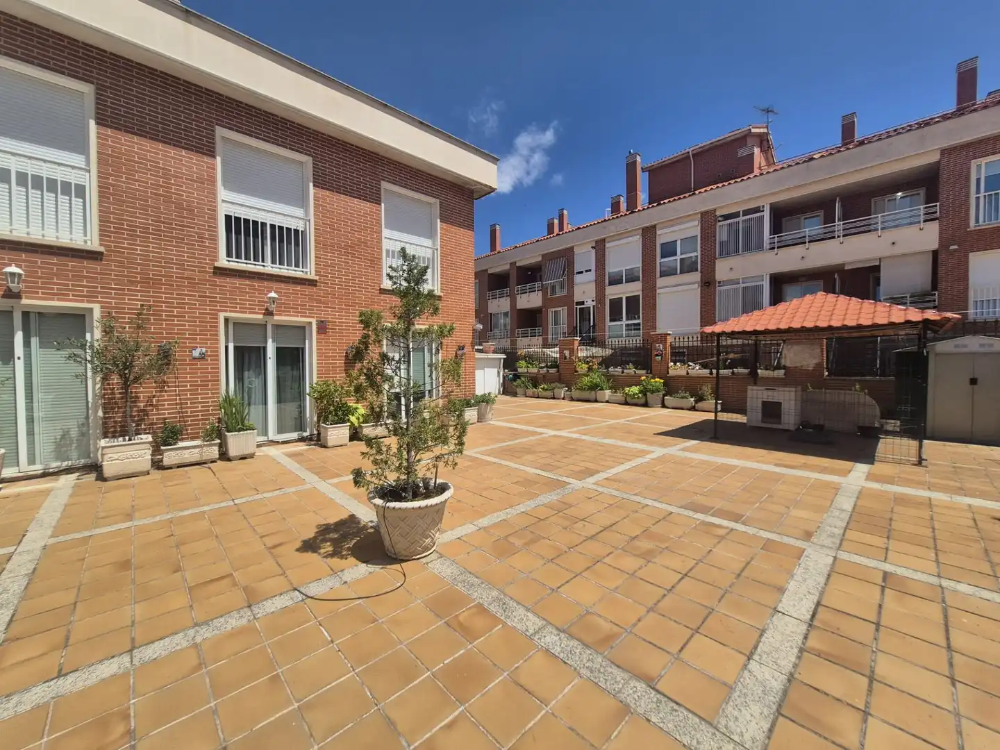 Vista exterior de Pis en venda en Ávila amb Calefacció, Terrassa i Moblat