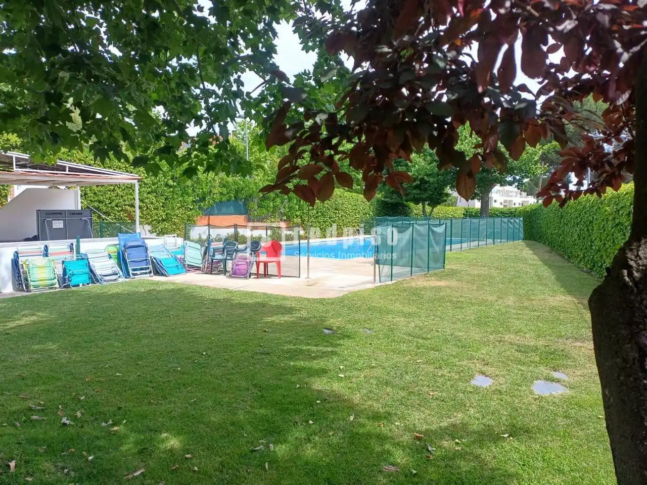 Swimming pool of Houses for sale in Pozuelo de Alarcón  with Air Conditioner, Heating and Private garden