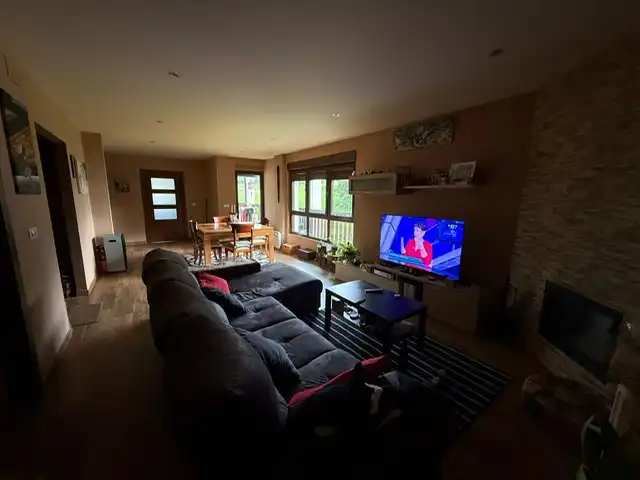 Sala d'estar de Casa o xalet en venda en Avilés amb Jardí privat, Terrassa i Moblat