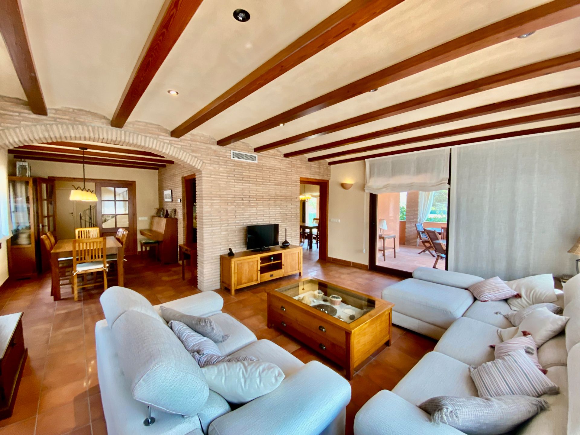 Sala de estar de Casa o chalet en venta en Mont-ras con Aire acondicionado, Calefacción y Jardín privado